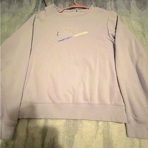 Nike lavender colored women’s sweatshirt EUC worn only one-two times